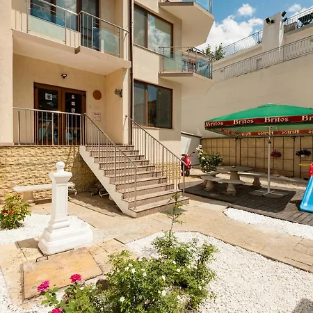 Апартаменти слънчев ден