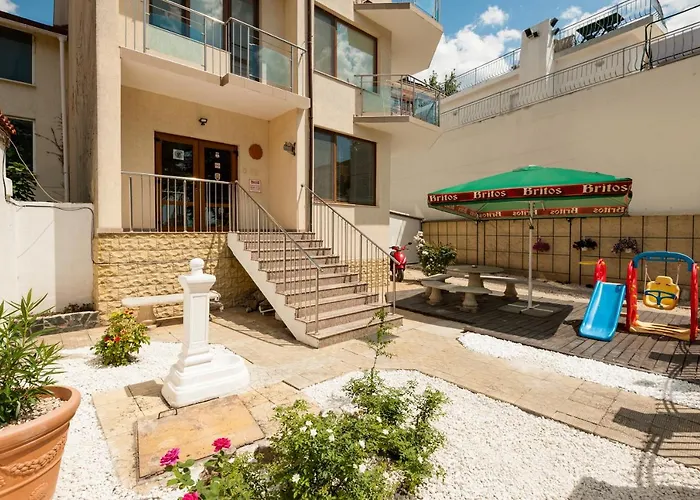 Апартаменти слънчев ден